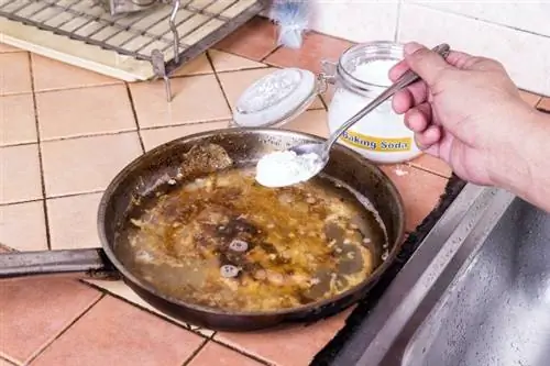 Как очистить пригоревшую сковороду пищевой содой Как очистить пригоревшую сковороду пищевой содой