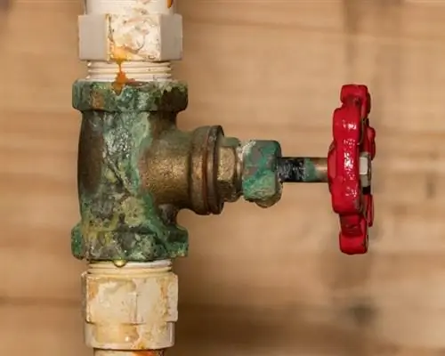 Что вызывает низкое давление воды? Частично закрытый запорный клапан