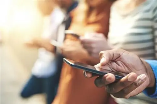 5 новых способов использовать ваш старый смартфон дома