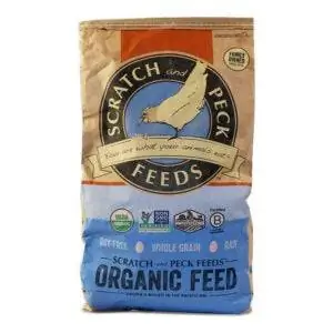 Лучший вариант корма для кур: Scratch and Peck Feeds Органический корм для несушек с кукурузой