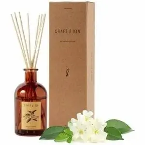 Лучший вариант тростникового диффузора: Craft & Kin Reed Diffuser Sticks Orange Blossom Lotus