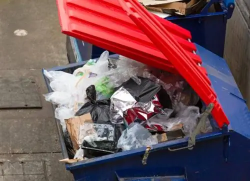 мусорное ведро-полный-пластиковый-огромный-фон-с-копией-пространства-картинка-id1197004576