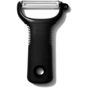 Лучший вариант овощечистки: OXO Good Grips Y Peeler Лучший вариант овощечистки: OXO Good Grips Y Peeler