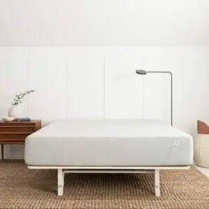 Лучшие варианты матрасов для боковых спальных мест: Nod Hybrid от Tuft & Needle, Adaptive Foam