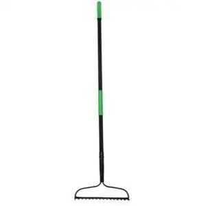 Лучшие варианты граблей: Hooyman Landscape и Metal Bow Rake.