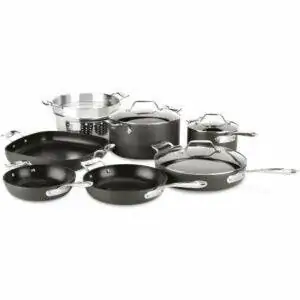 Лучший вариант твердой анодированной посуды: набор антипригарной посуды All-Clad Essentials, 10 предметов