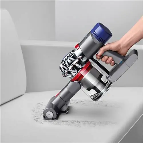 Стоит ли беспроводной пылесос Dyson V8 своих денег?