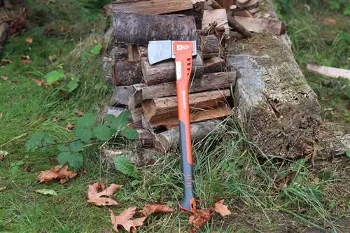 Этот топор Husqvarna хорошо управляется, но стоит ли оно того?