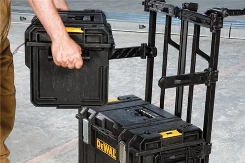 bv-deals-roundup-september-13-20:Ящик для инструментов DEWALT