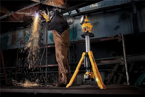 Сводка предложений 10/13 Опция: светодиодный рабочий фонарь DEWALT 20V MAX
