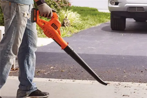 Вариант сводки предложений 10/13: BLACK+DECKER 20V Max String Trimmer and Sweeper Combo Kit