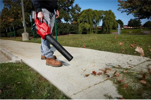Опция Roundup Home Depot 11:1: аккумуляторная ручная воздуходувка Milwaukee M18 FUEL