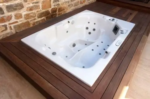 как слить воду из горячей ванны