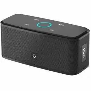 Лучший вариант технических подарков: портативная Bluetooth-колонка DOSS SoundBox Touch