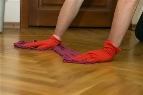 Решено! Это лучший способ мыть паркетные полы
