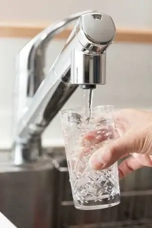 Запах серы в доме? Установите угольный фильтр для воды + 4 других решения