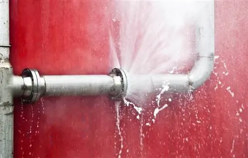Решено! Покрывает ли страховка домовладельцев лопнувшие трубы?