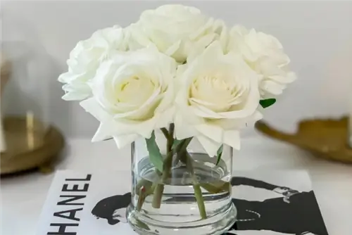 TK Spring Home Decor украсит ваше пространство: розы в стеклянной вазе
