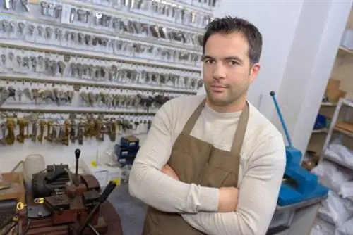 Сколько стоит слесарь