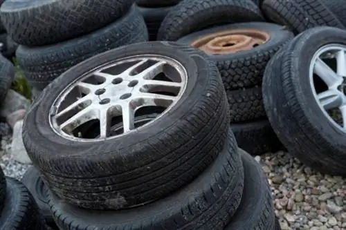 13 вещей, которые нельзя выбрасывать в мусорный бак при уборке дома