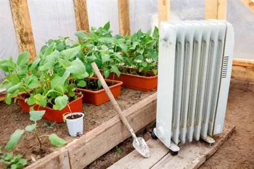 Электрический лучистый обогреватель в теплице