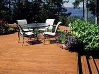 Палуба окрашена морилкой Flood.