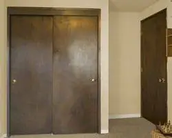 Окрашенные пустотелые двери