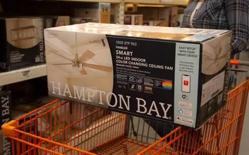 Смарт-потолочный вентилятор Hampton Bay Fanelee, меняющий цвет, в корзине покупок Home Depot.