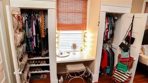 Мы построили пару новых шкафов и туалетный столик для Келси.