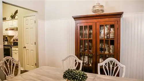 Облицовка столовой: добавьте очарования с помощью досок