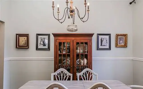 Столовая без обшивки, только стулья