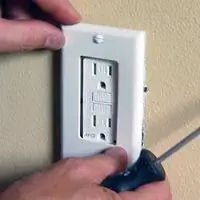 Установка розетки Leviton AFCI.