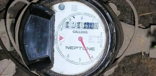 Проверка счетчика воды на протечки водопровода.