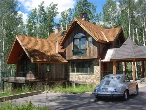 Коричневая кровля