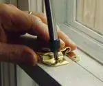Крепление оконной защелки