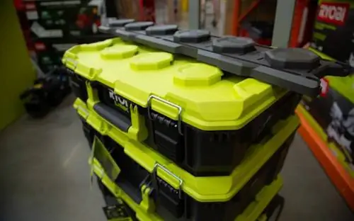 Переносной ящик для инструментов и настенная направляющая Ryobi Link Modular Storage System.