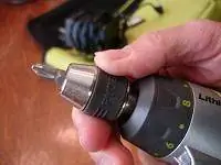 Аккумуляторный шуруповерт Ryobi с патроном Speedload+ Аккумуляторный шуруповерт Ryobi с патроном Speedload+