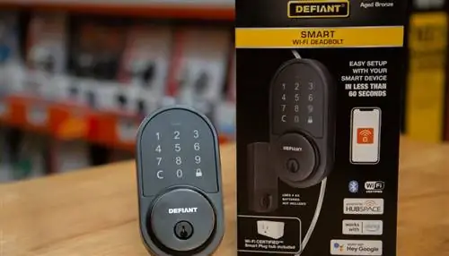 Умный засов Defiant предлагает вход без ключа за небольшую часть стоимости