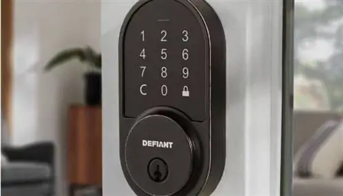 Крупный план ригеля без ключа с клавиатурой/Defiant Round Aged Bronze Smart Wi-Fi Ригель Powered by Hubspace