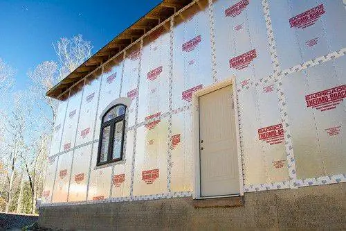 Zip System против Tyvek: какой погодный барьер вам подходит?