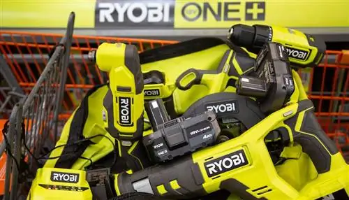 Ассортимент беспроводных инструментов RYOBI на 18 В в корзине для покупок в The Home Depot