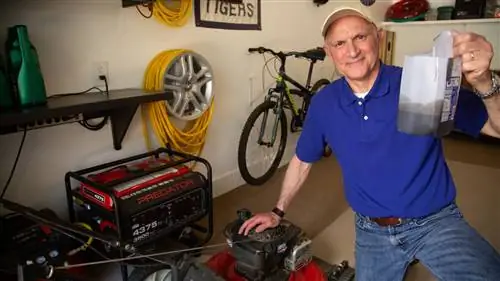 Как слить масло из газонокосилки, не натворив беспорядка