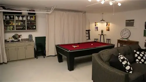 Переделанный гараж, теперь место для подростков