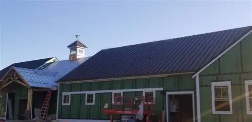 Черная металлическая крыша: обзор