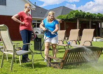 мойка садовой мебели под давлением