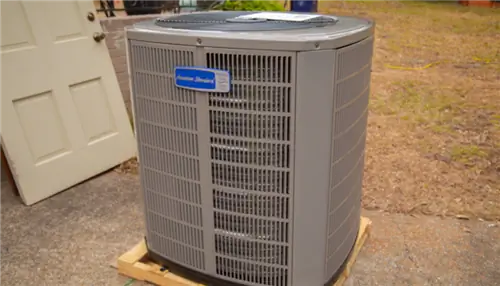 На этом изображении показан тепловой насос американского стандарта, который поможет вам сохранить прохладу этим летом.