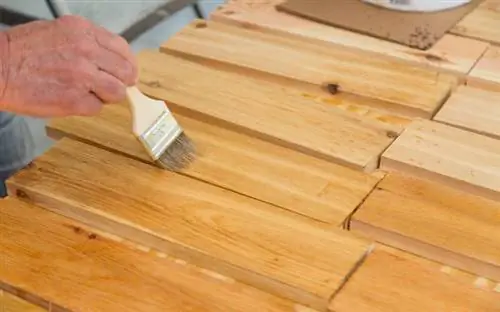 Покрытие ламелей прозрачным лонжеронным лаком