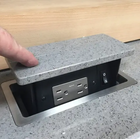 розетки под шкафами