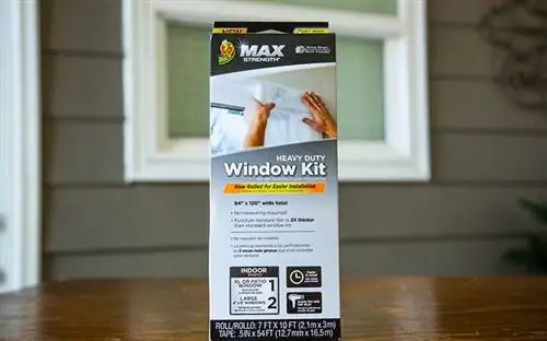 Комплект окон Heavy Duty Max Strength от Duck Brand, изображенный в студии Today's Homeowner в Мобиле, штат Алабама.