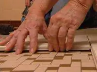 Укладка плитки Кликс.